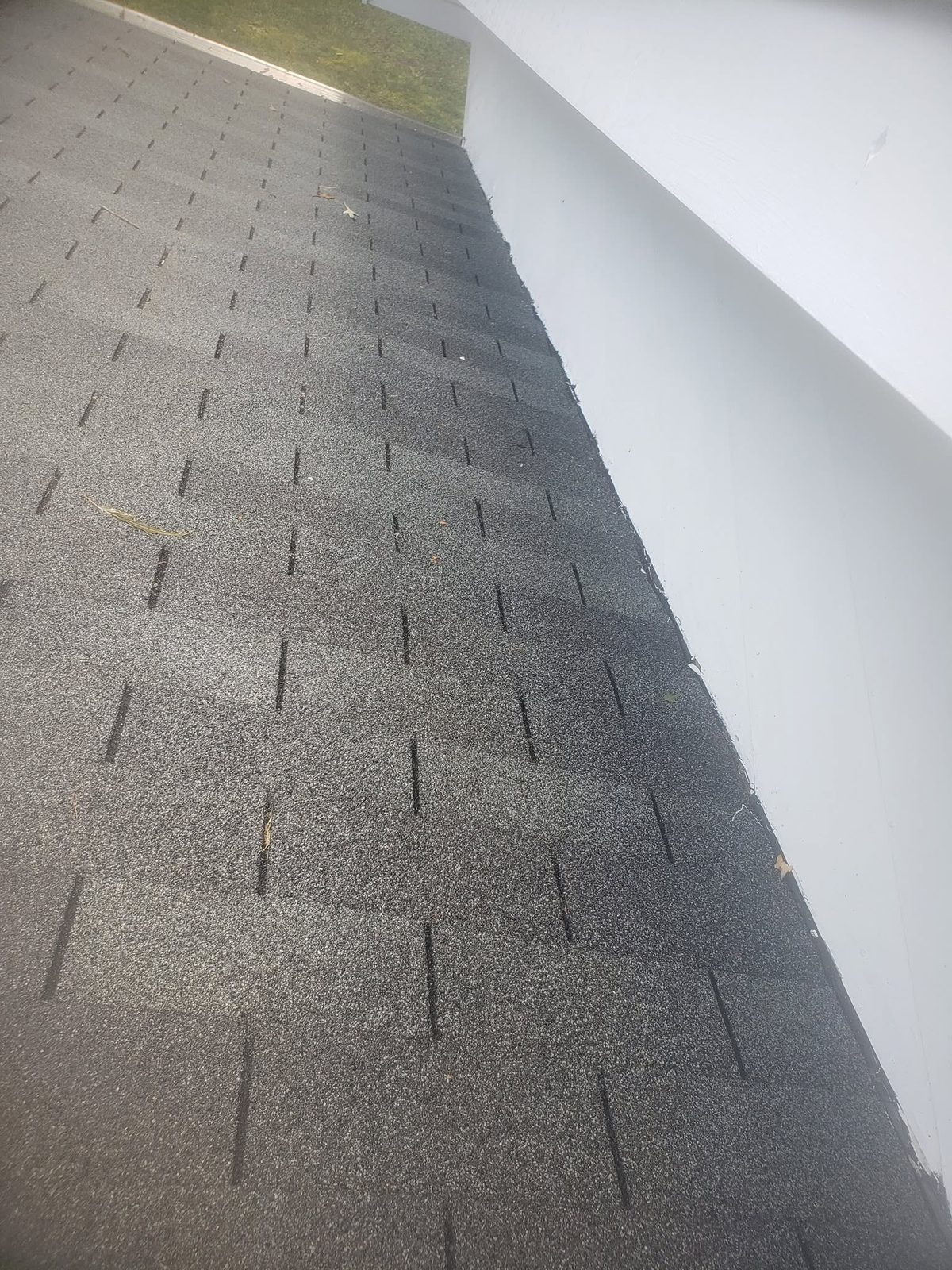 Clean shingle roof after soft wash