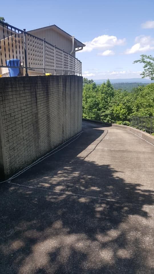 Mountain home driveway with surface buildup before pressure washing