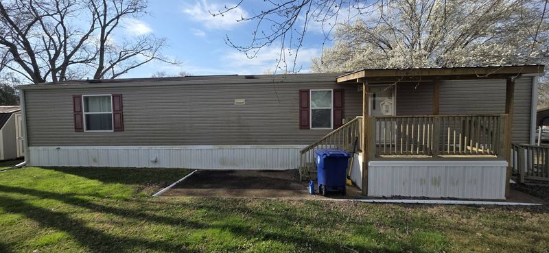 Manufactured-home skirting stained with algae before cleaning
